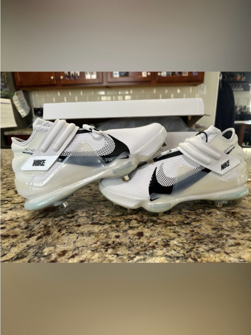 NWT Nike Force Zoom Trout white and black baseball cleats (metal)